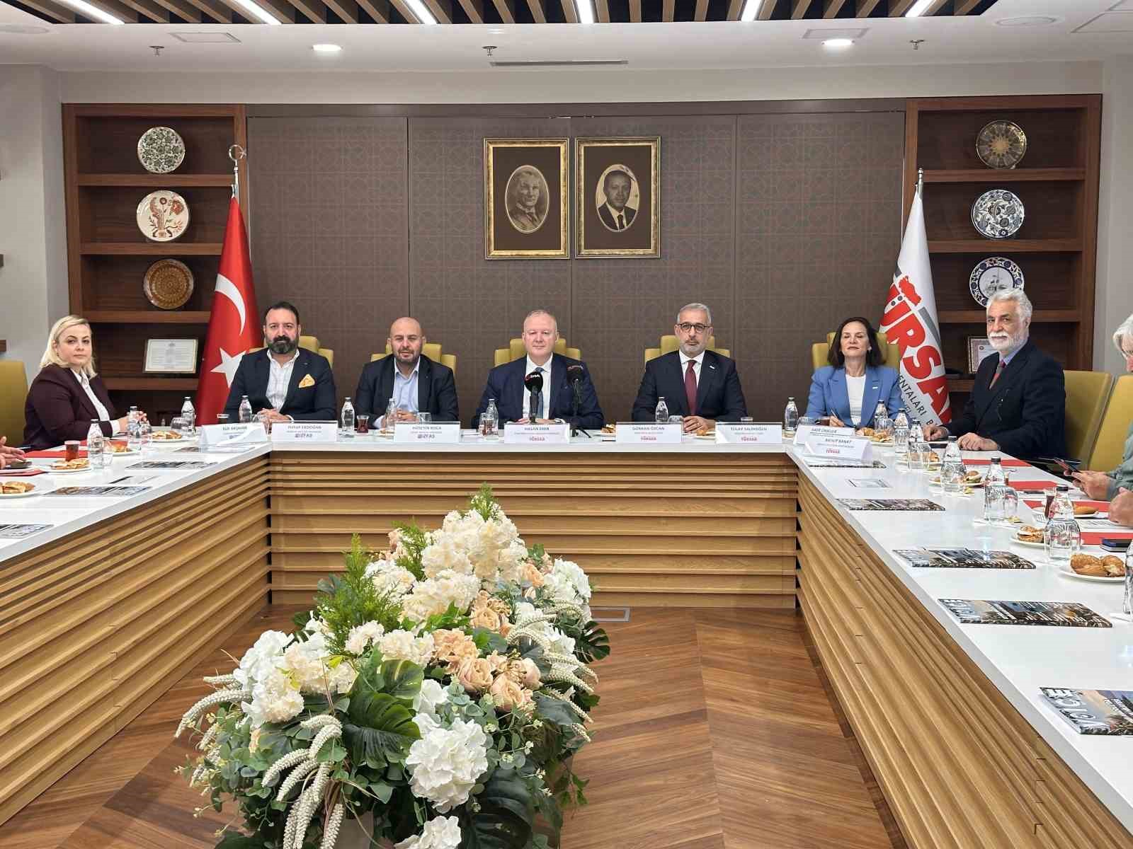 TÜRSAB YÖNETİM KURULU BAŞKAN YARDIMCISI EKER: "12 BİNİ AŞKIN ZİYARETÇİYİ FUARA BEKLİYORUZ"
