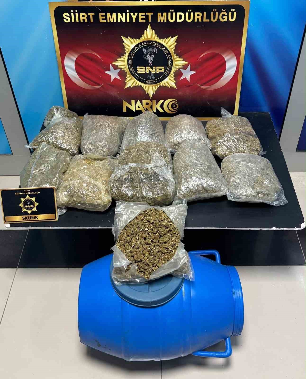 SİİRT’TE 5 KİLO 700 SKUNK ELE GEÇİRİLDİ, 5 KİŞİ GÖZALTINA ALINDI