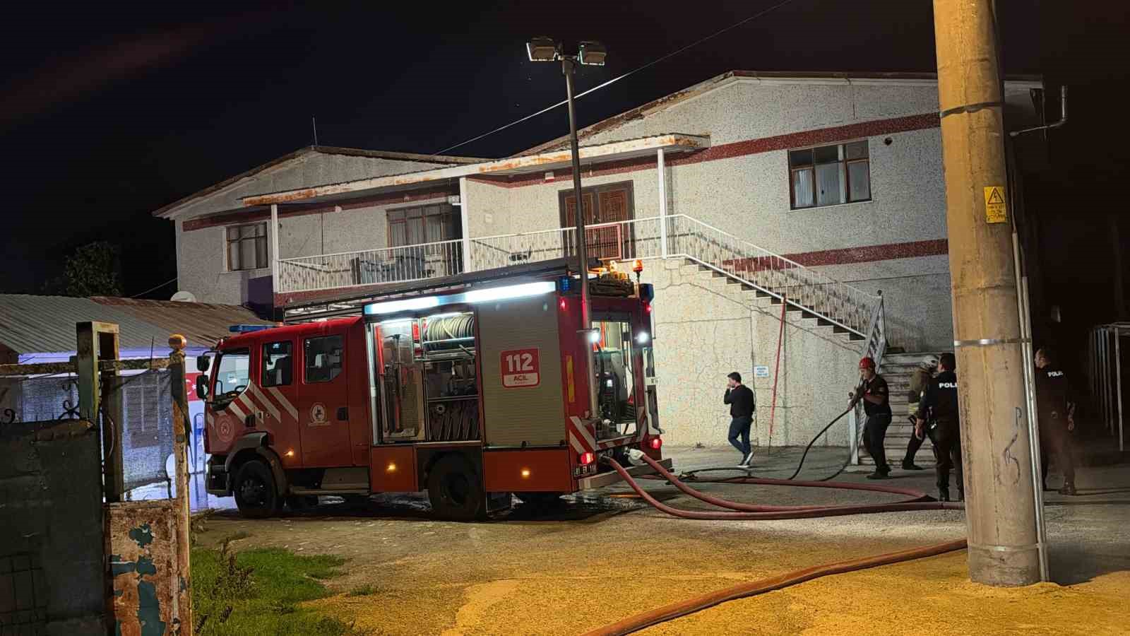 KONFEKSİYON ATÖLYESİNDE ÇIKAN YANGIN BÜYÜMEDEN SÖNDÜRÜLDÜ