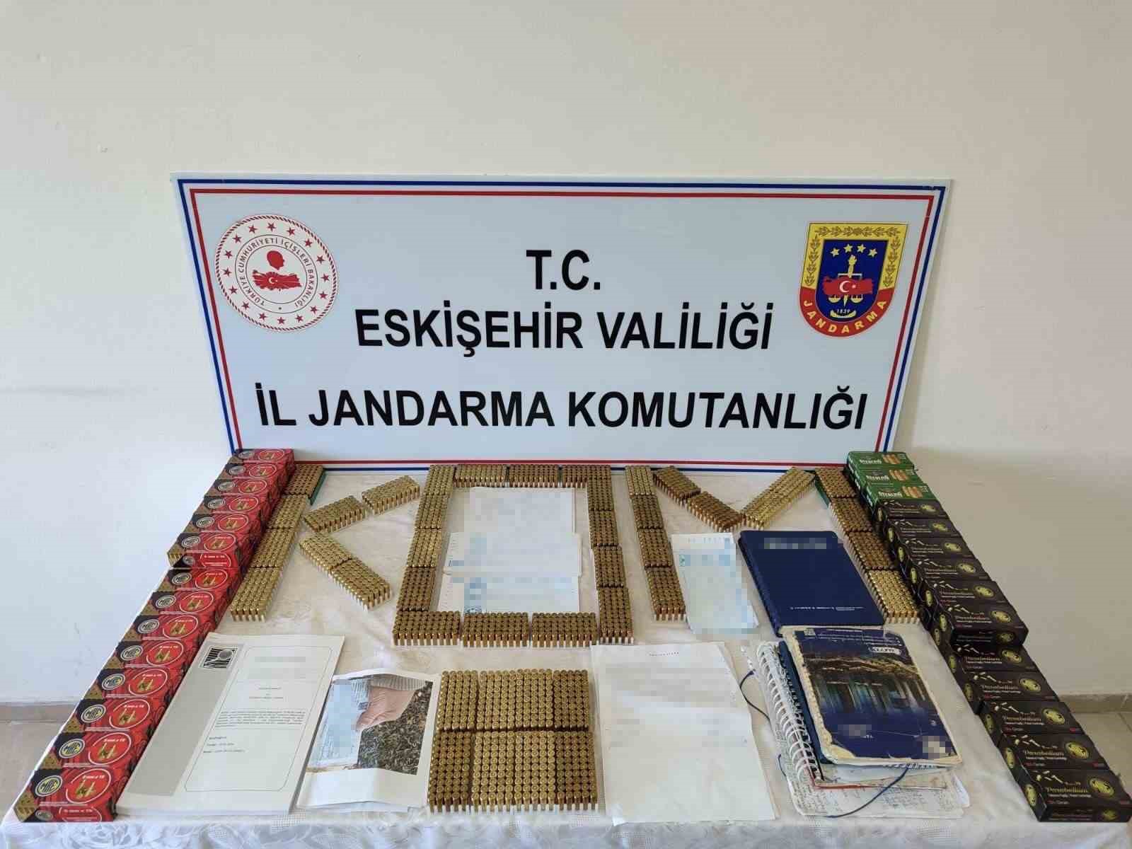 ESKİŞEHİR’DE JANDARMADAN TEFECİLİK OPERASYONU: 4 ŞÜPHELİ YAKALANDI