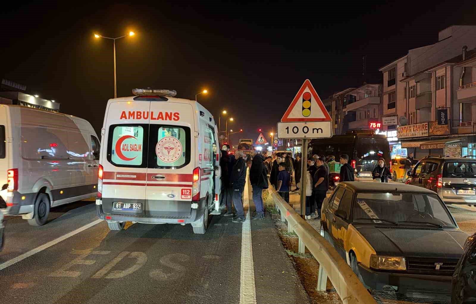 DÜZCE’DE MOTOSİKLET İLE OTOMOBİL ÇARPIŞTI: 1 YARALI