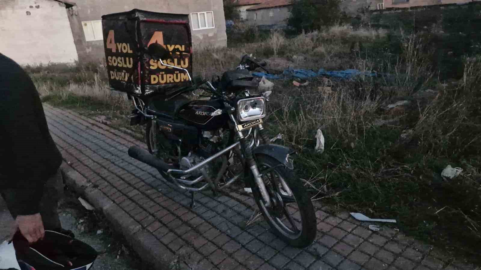 ÇORUM’DA OTOMOBİL İLE MOTOSİKLET ÇARPIŞTI: 1 YARALI