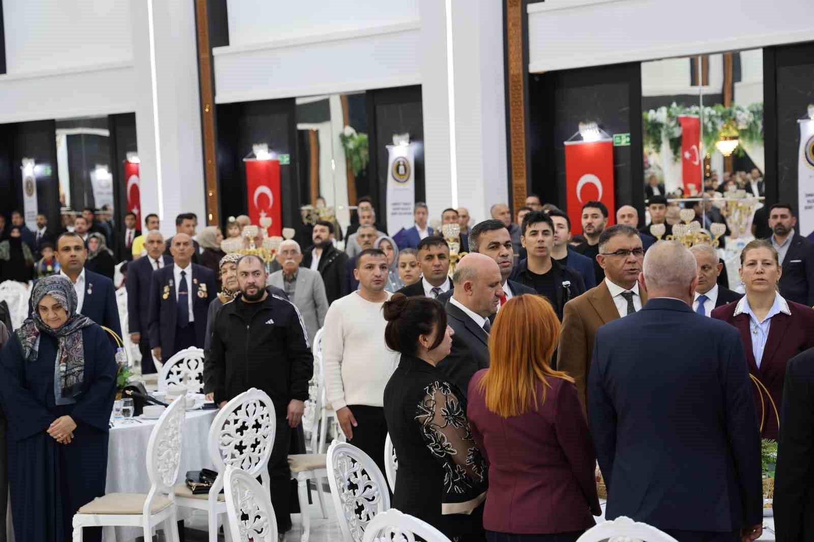 EMŞAV BAŞKANI YILMAZ: "BU SÜREÇ SÜKUNETLE, HUZURLA, ÖZELLİKLE SİZ BEDEL ÖDEYEN İNSANLARIN KATKISIYLA BİR NİHAYETE ERECEK"