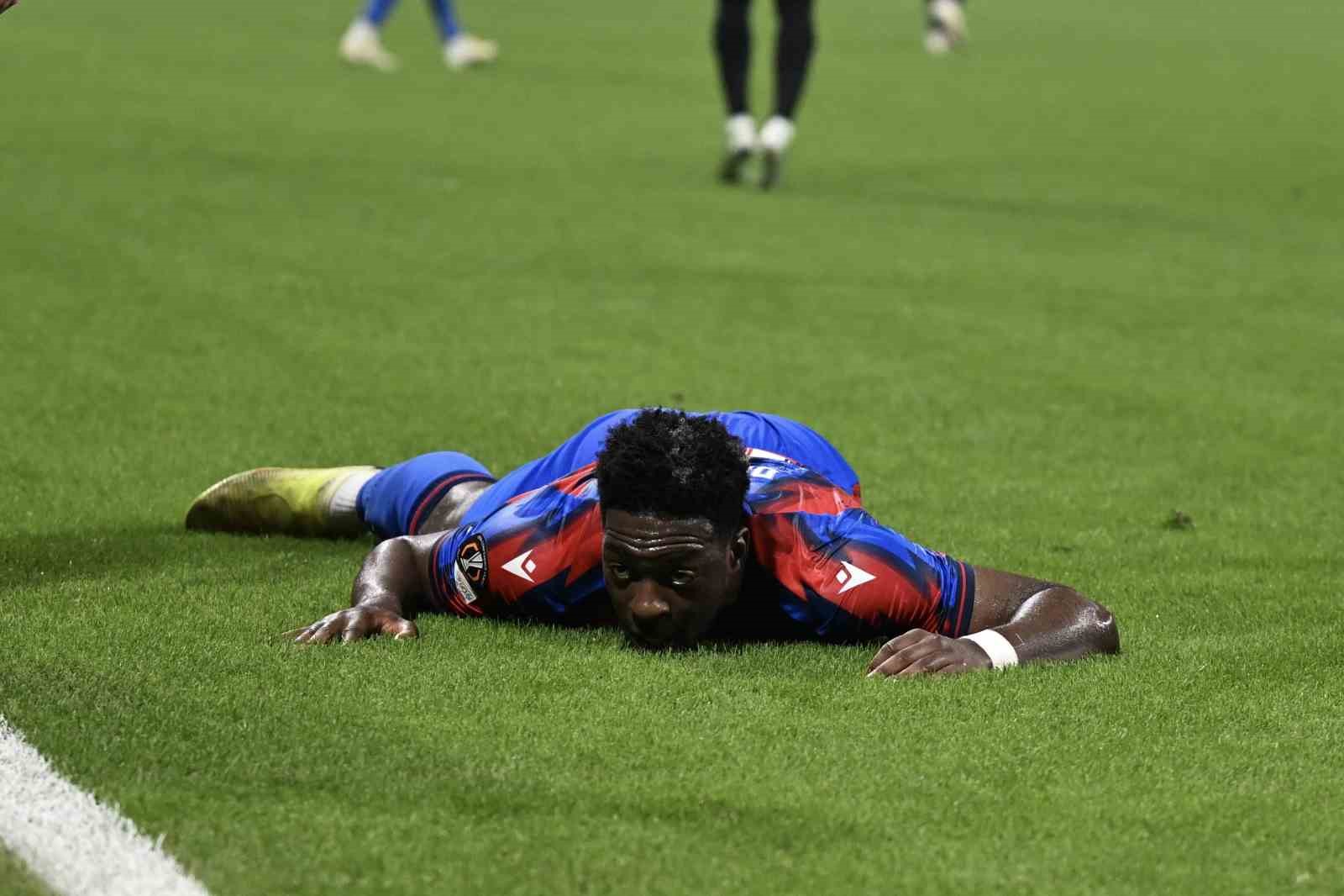 UEFA AVRUPA LİGİ: BEŞİKTAŞ: 1 - CRYSTAL PALACE: 0 (İLK YARI)