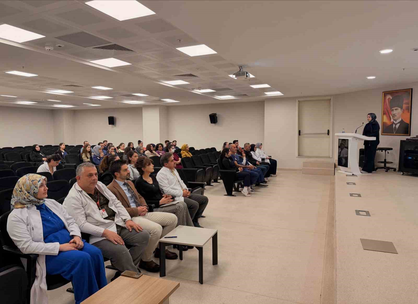 MENGÜCEK GAZİ EAH’DE YOĞUN BAKIM PERSONELİNE HİZMET İÇİ EĞİTİM