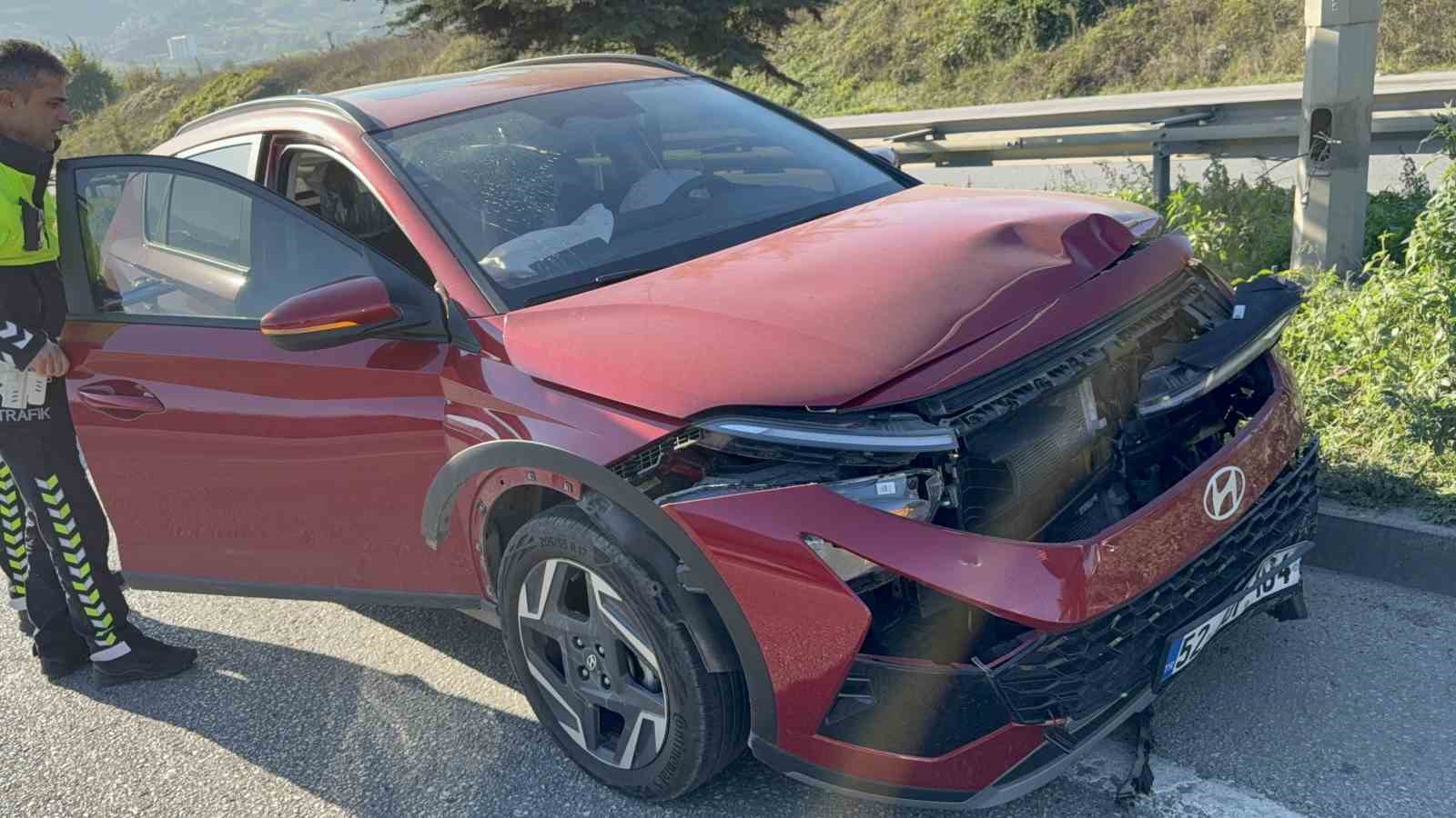 İLKADIM’DA OTOMOBİLLER ÇARPIŞTI