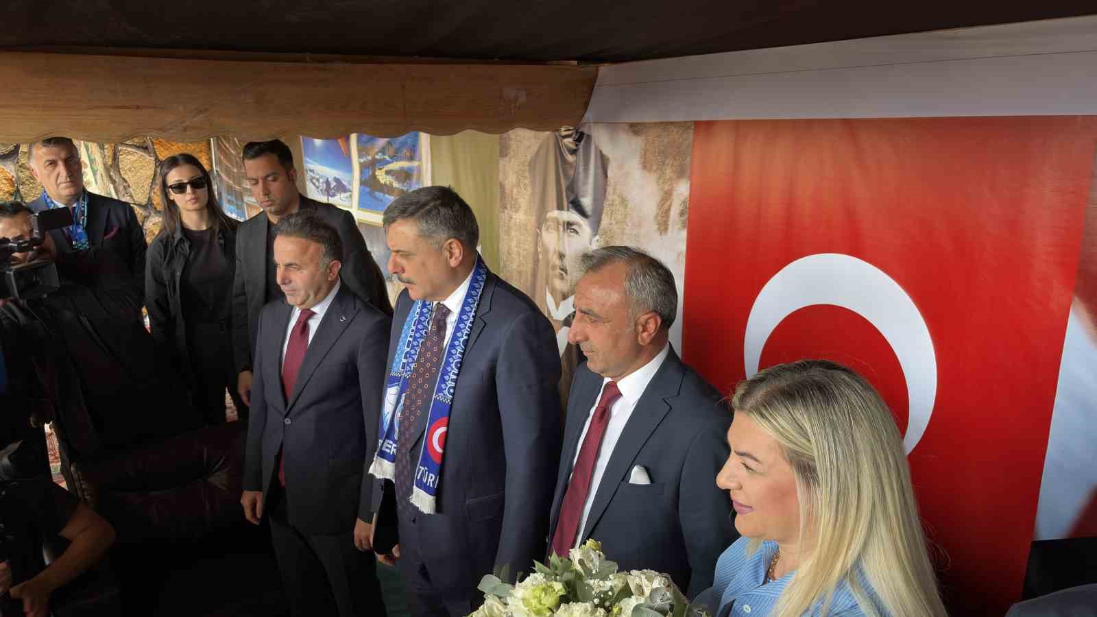 BAKAN ÇİFTÇİ: "ERZURUMLULARLA OLAN İRTİBATIMIZ VE MUHABBETİMİZ DEVAM EDİYOR"