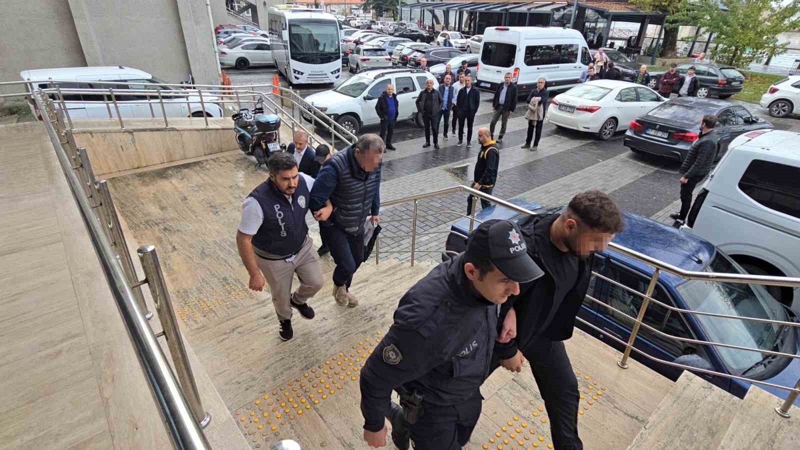 ZONGULDAK’TAKİ BİNA ÇÖKMESİ SORUŞTURMASINDA 3 ŞÜPHELİ TUTUKLANDI