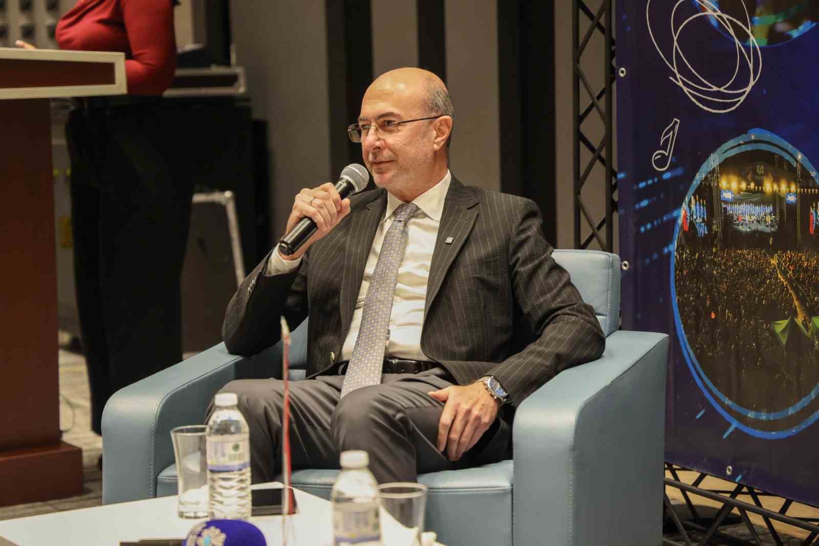 BAŞKAN PEKYATIRMACI GENÇLİK BULUŞMASI’NDA ÜNİVERSİTELİ GENÇLERLE BİR ARAYA GELDİ