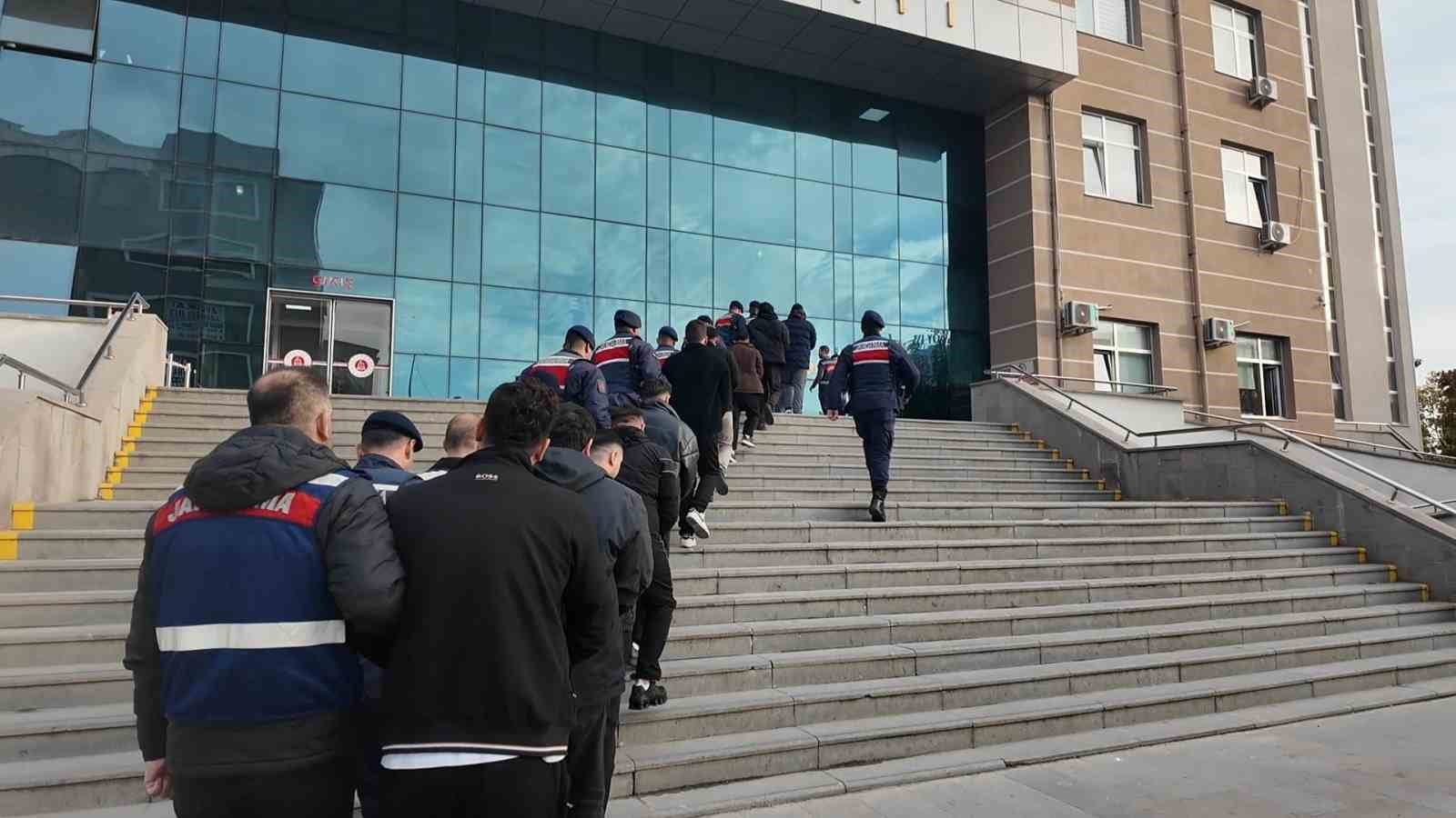 TEKİRDAĞ MERKEZLİ 4 İLDE 2,1 MİLYAR TL’LİK BAHİS TRAFİĞİNE ŞAFAK OPERASYONU: 14 GÖZALTI