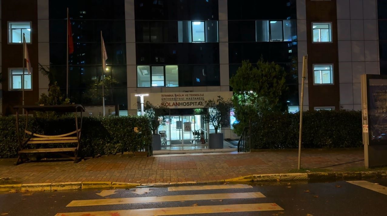 SAHNEDE RAHATSIZLANAN ŞARKICI HAKKI BULUT HASTANEYE KALDIRILDI