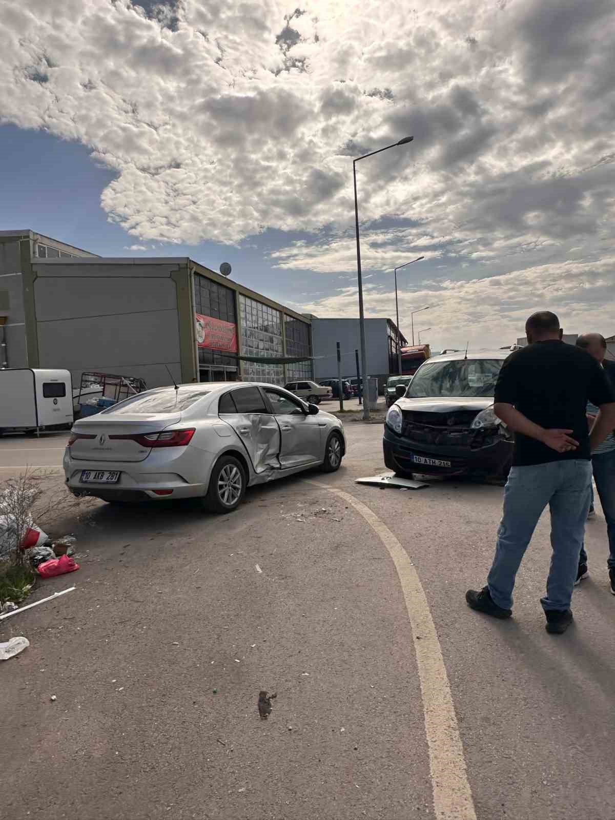 GÖNEN SANAYİ SİTESİ’NDE TRAFİK KAZASI KAMERADA
