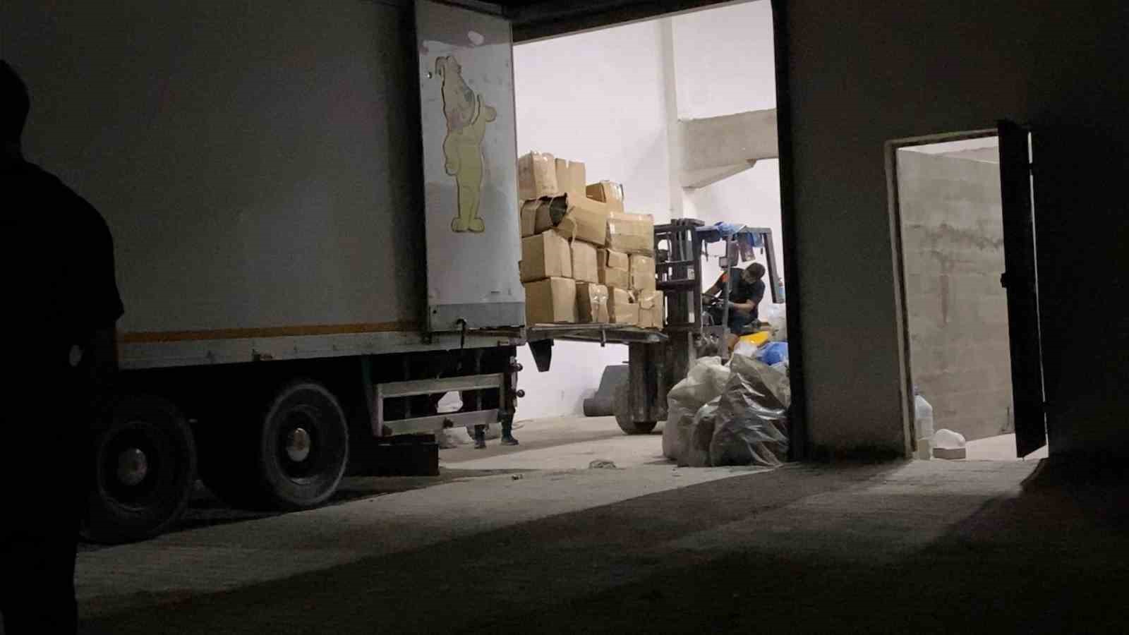 BURSA’DA MAAŞ KRİZİ, İŞÇİLER FABRİKAYI BASTI