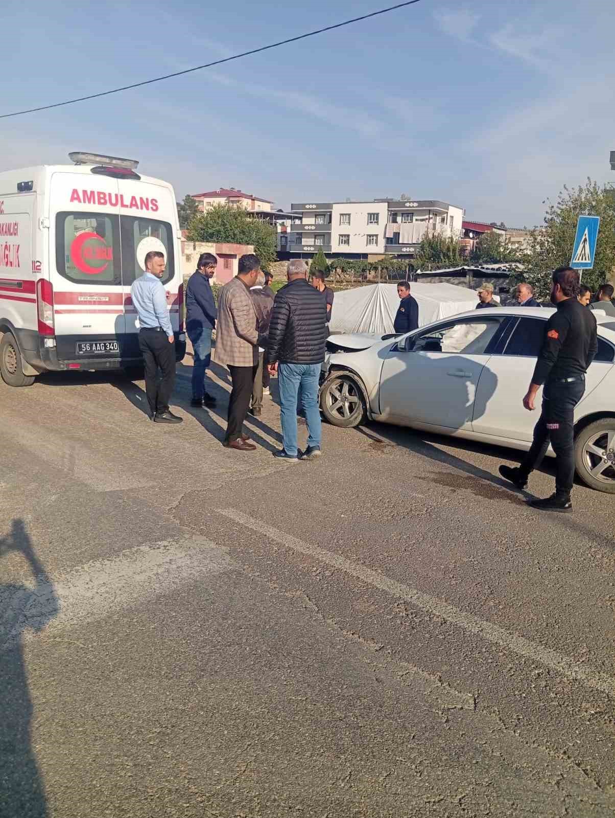 KURTALAN’DA OTOMOBİL İLE HAFİF TİCARİ ARAÇ ÇARPIŞTI: 3 YARALI