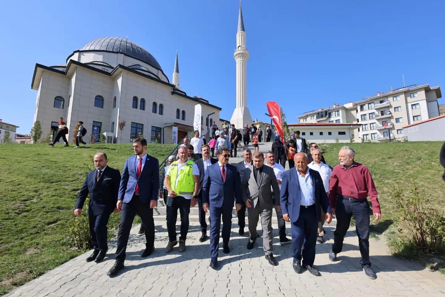 HATAY’DA DEPREM SONRASI İNŞA EDİLEN 138. CAMİ İBADETE AÇILDI