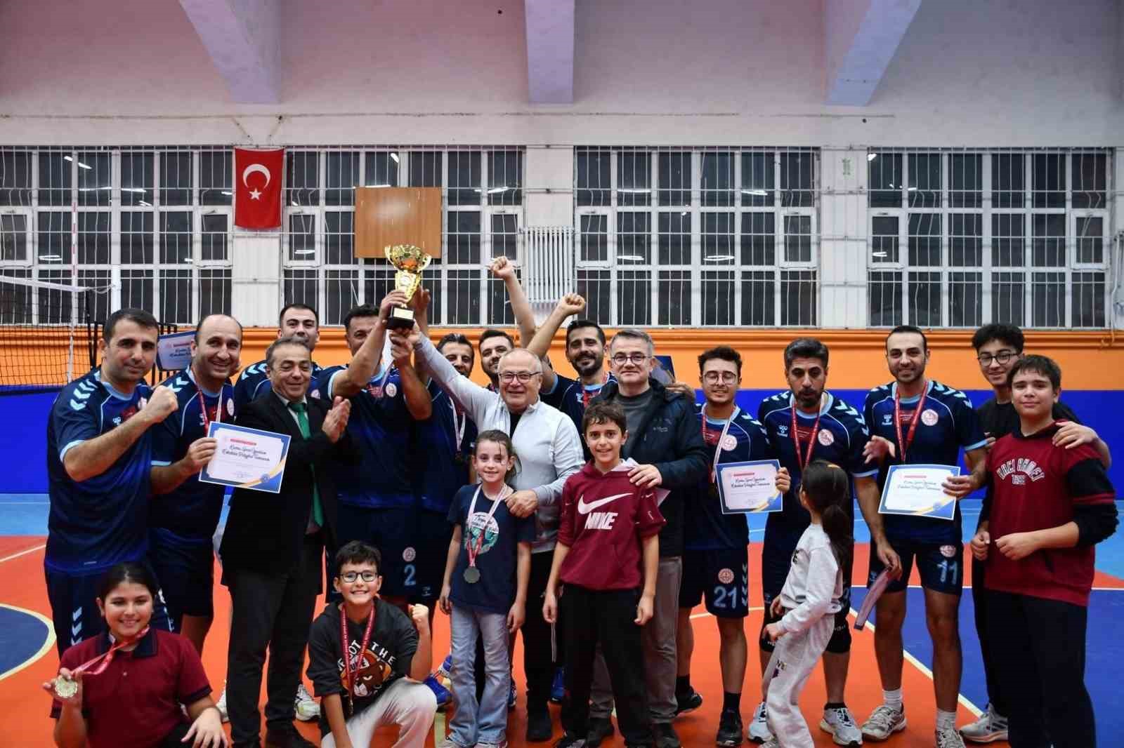 4. KAMU SPOR OYUNLARI ERKEK VOLEYBOL MÜSABAKALARI TAMAMLANDI