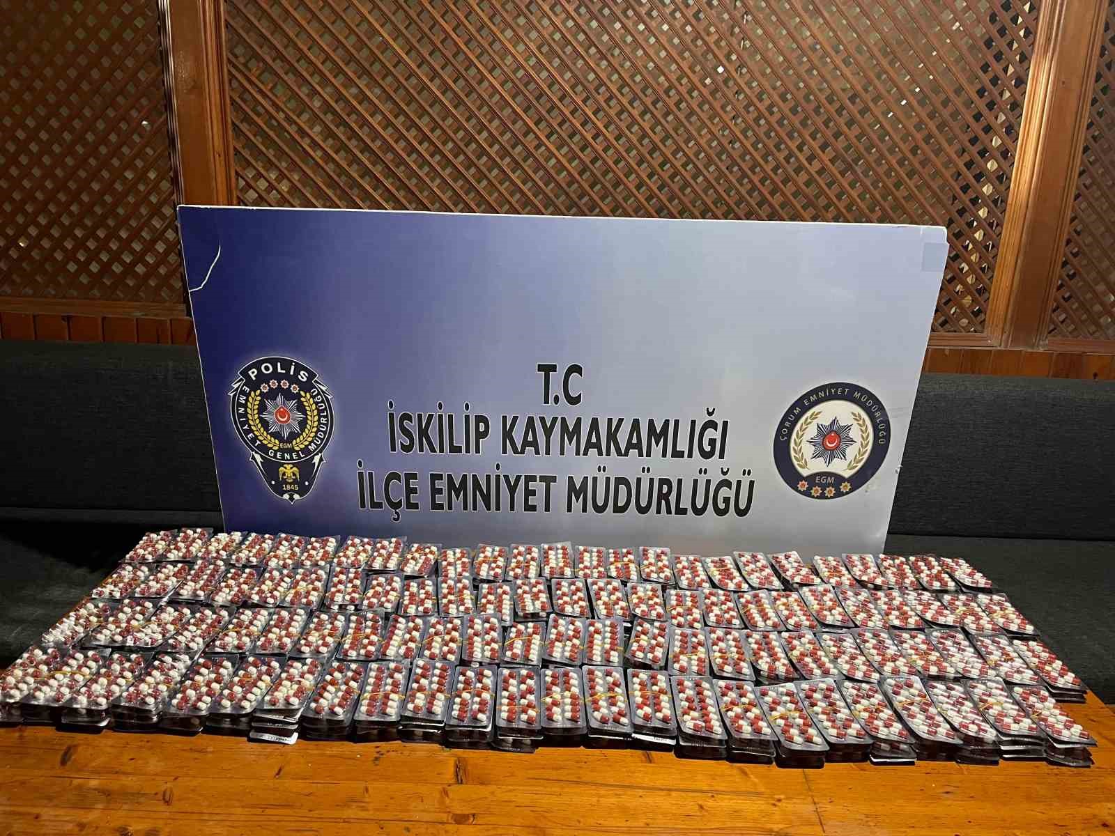 ÇORUM’DA 5 BİN 500 UYUŞTURUCU HAP ELE GEÇİRİLDİ: 2 GÖZALTI