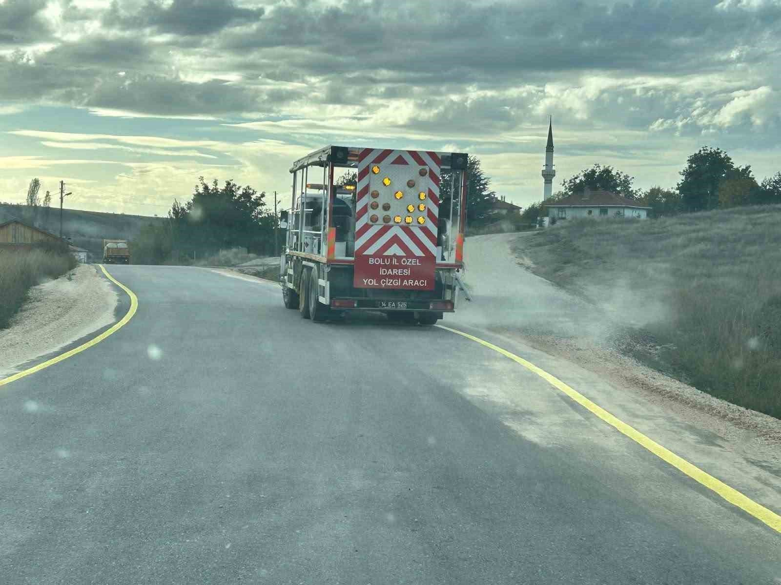 BOLU’DA KÖY YOLLARINDA GÜVENLİ ULAŞIM İÇİN HUMMALI ÇALIŞMA