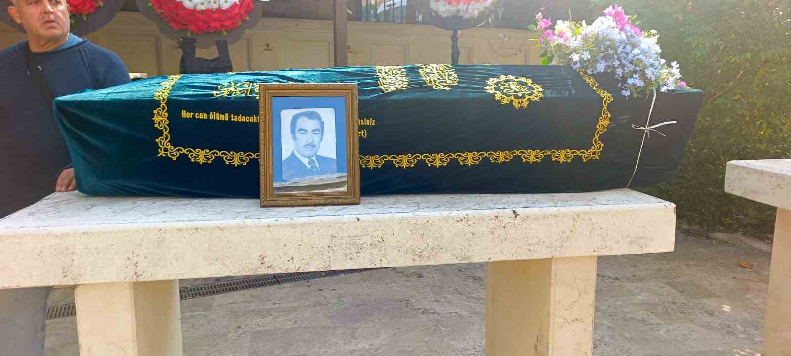 ALİAĞA ESKİ BELEDİYE BAŞKANI ALİ AYHAN BAYRAK SON YOLCULUĞUNA UĞURLANDI