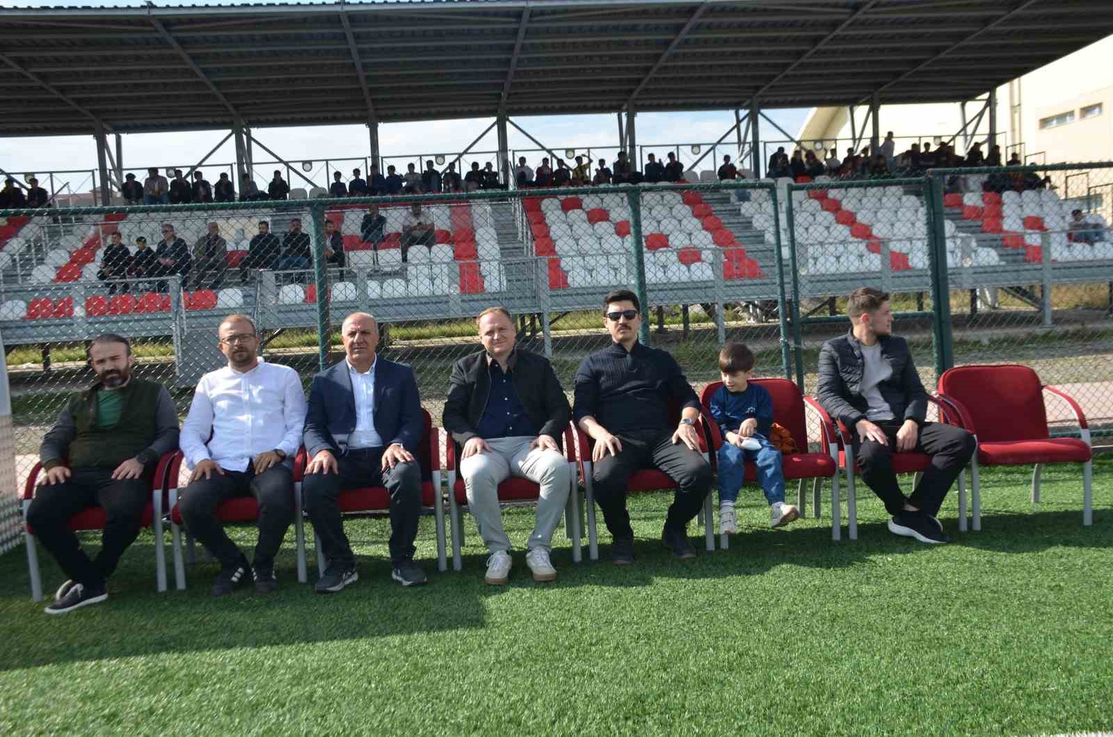 BULANIK GENÇLERBİRLİĞİ ŞAMPİYON OLDU, PLAY-OFF BİLETİNİ ALDI