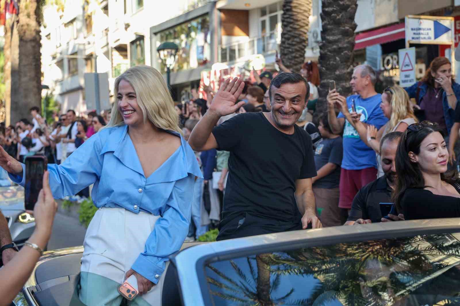 ANTALYA’DA ÜNLÜ SANATÇILARA SEVGİ SELİ