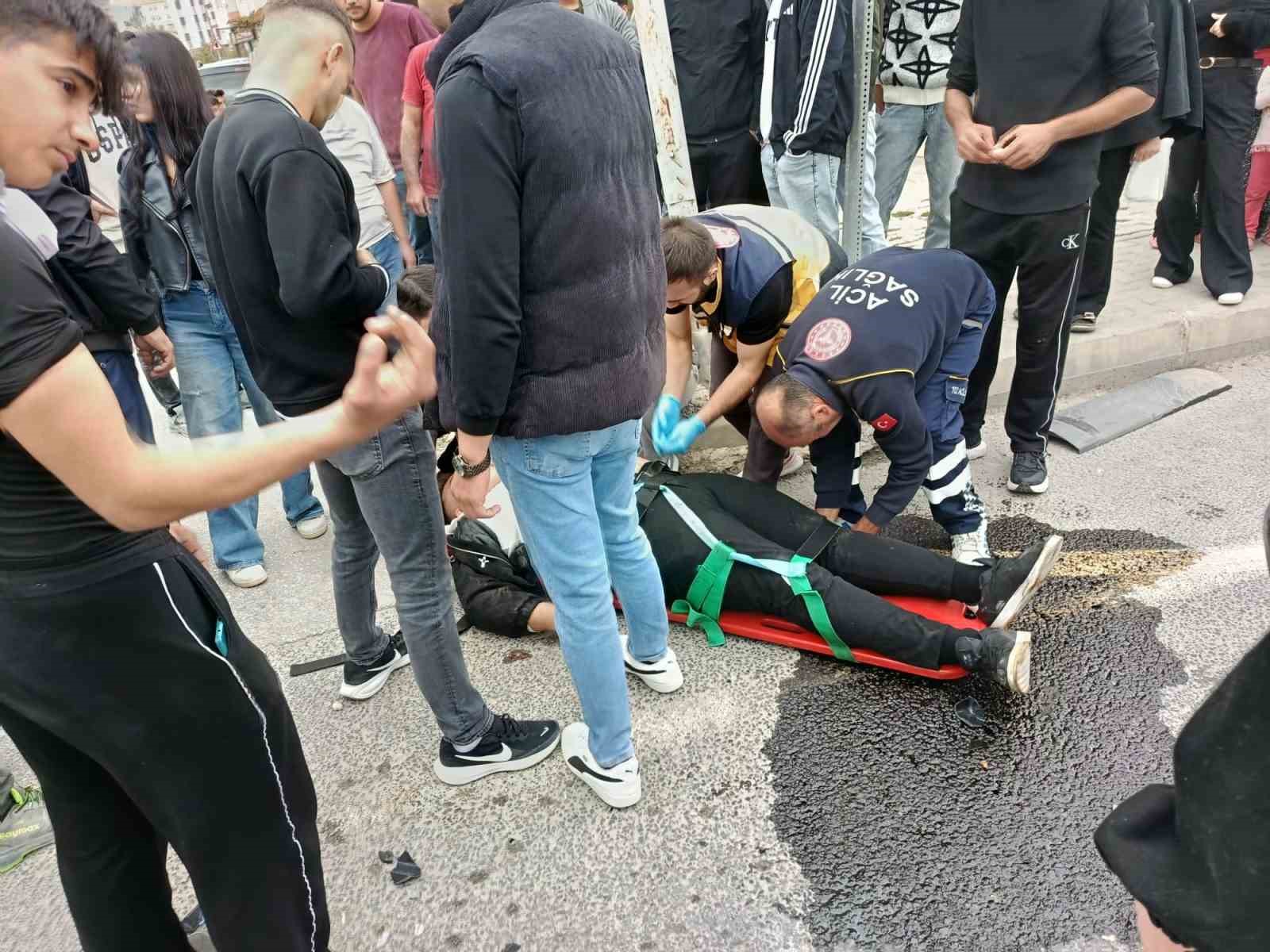 MALATYA’DA MOTOSİKLET İLE OTOMOBİL ÇARPIŞTI: 1 AĞIR YARALI