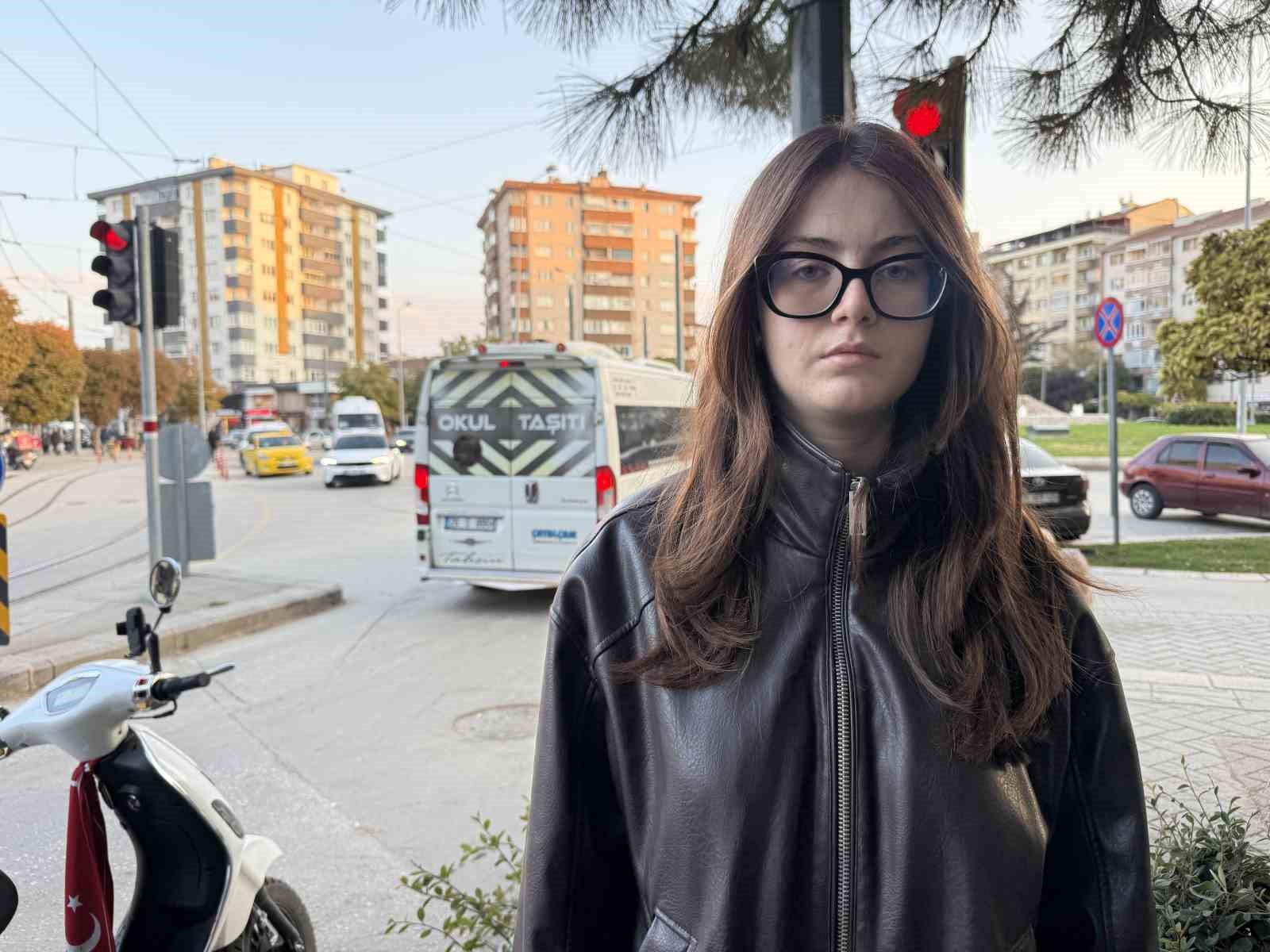 YOLDA YÜRÜRKEN SALDIRIYA UĞRAYAN ÜNİVERSİTE ÖĞRENCİSİ, DEHŞET ANLARINI ANLATTI