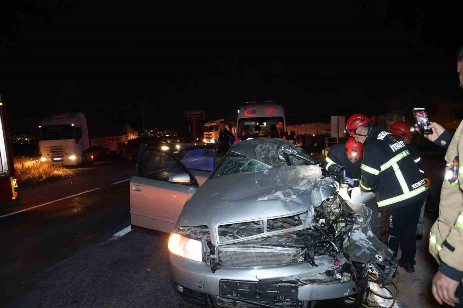 NEVŞEHİR’DE FECİ KAZA: OTOMOBİL TIRA ÇARPTI, 2 KİŞİ HAYATINI KAYBETTİ