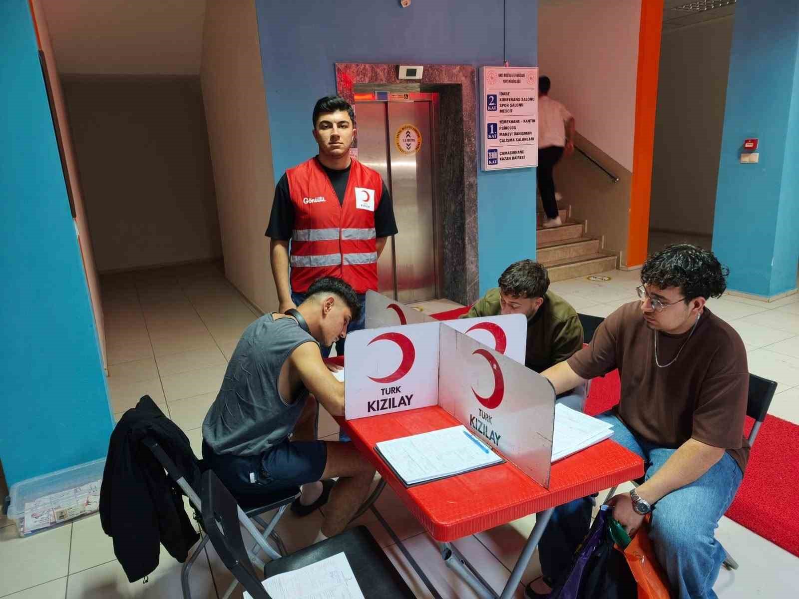 AYDIN’DA ÖĞRENCİ YURDUNDA KAN BAĞIŞI ETKİNLİĞİ DÜZENLENDİ