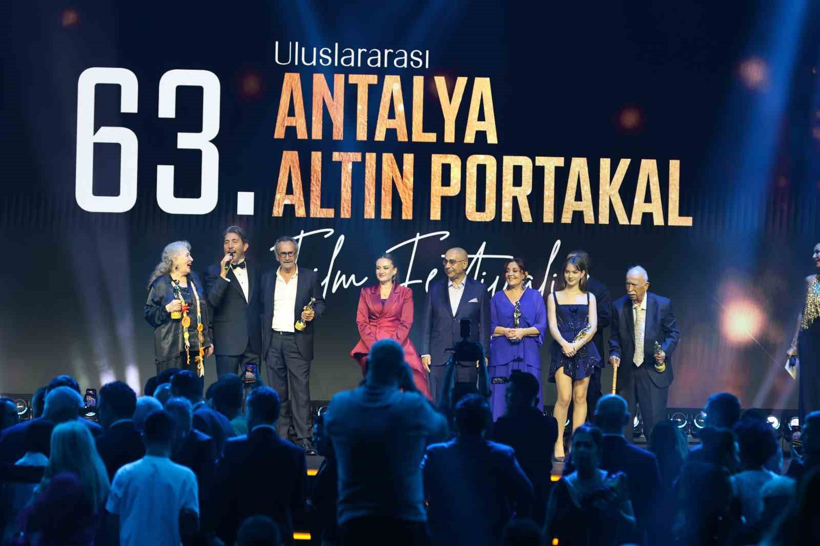 ALTIN PORTAKAL’DA ONUR VE EMEK ÖDÜLLERİ SAHİPLERİNİ BULDU