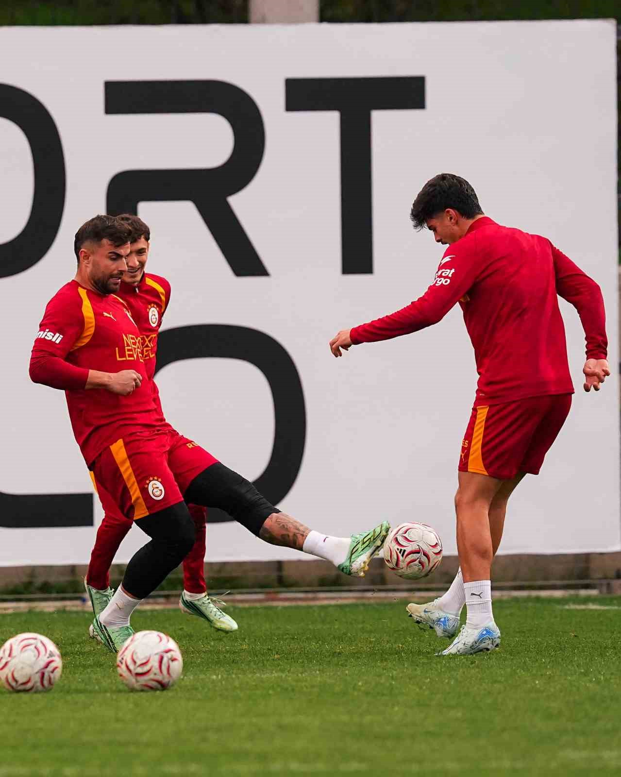 GALATASARAY, FENERBAHÇE MAÇI HAZIRLIKLARINI SÜRDÜRDÜ