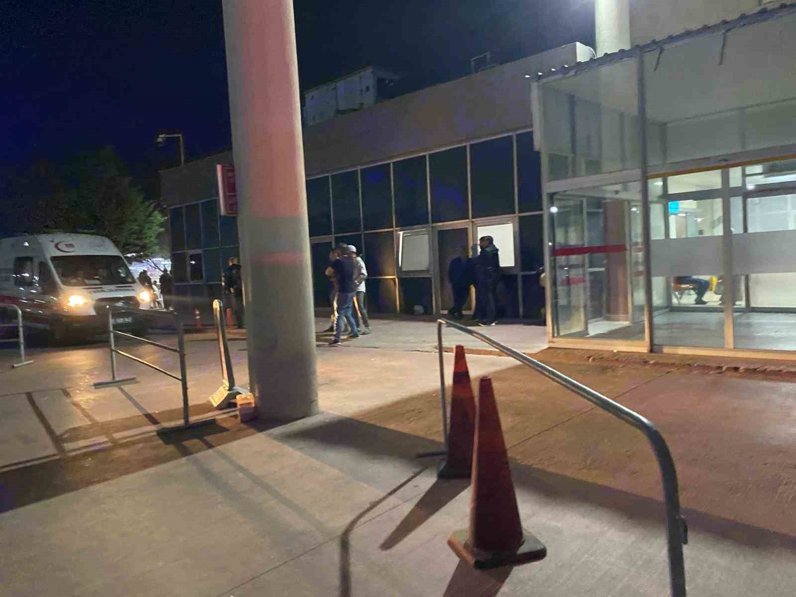 AYVALIK AÇIKLARINDA TEKNE BATTI: 8 KİŞİ KURTARILDI, 1 KAYIP