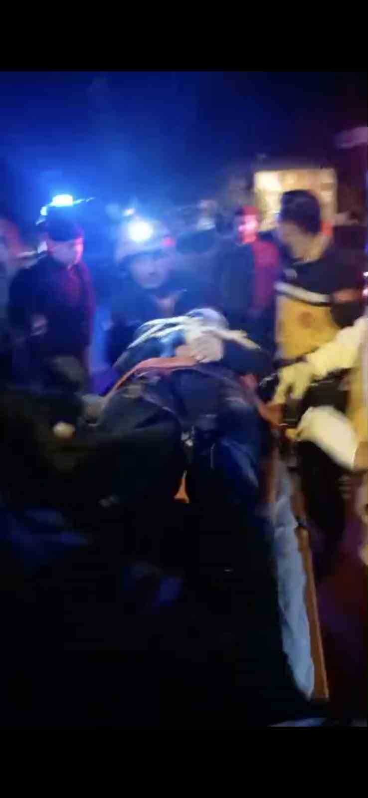MUŞ’TA PİKAP BAHÇE DUVARINA ÇARPTI: 6 YARALI