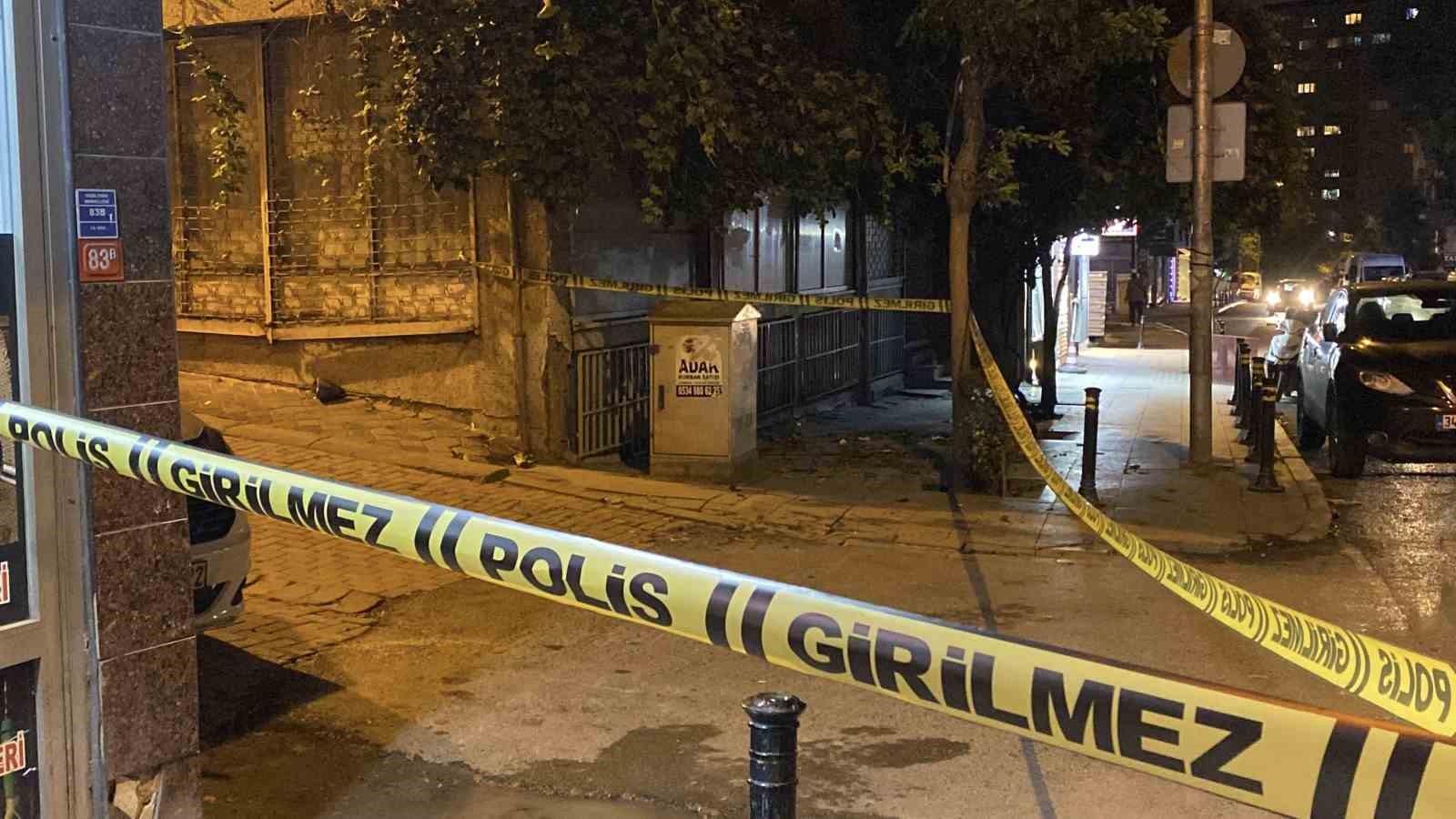 ZEYTİNBURNU’NDA İKİ GRUP ARASINDAKİ SİLAHLI KAVGADA EV VE İŞ YERLERİNE MERMİ İSABET ETTİ