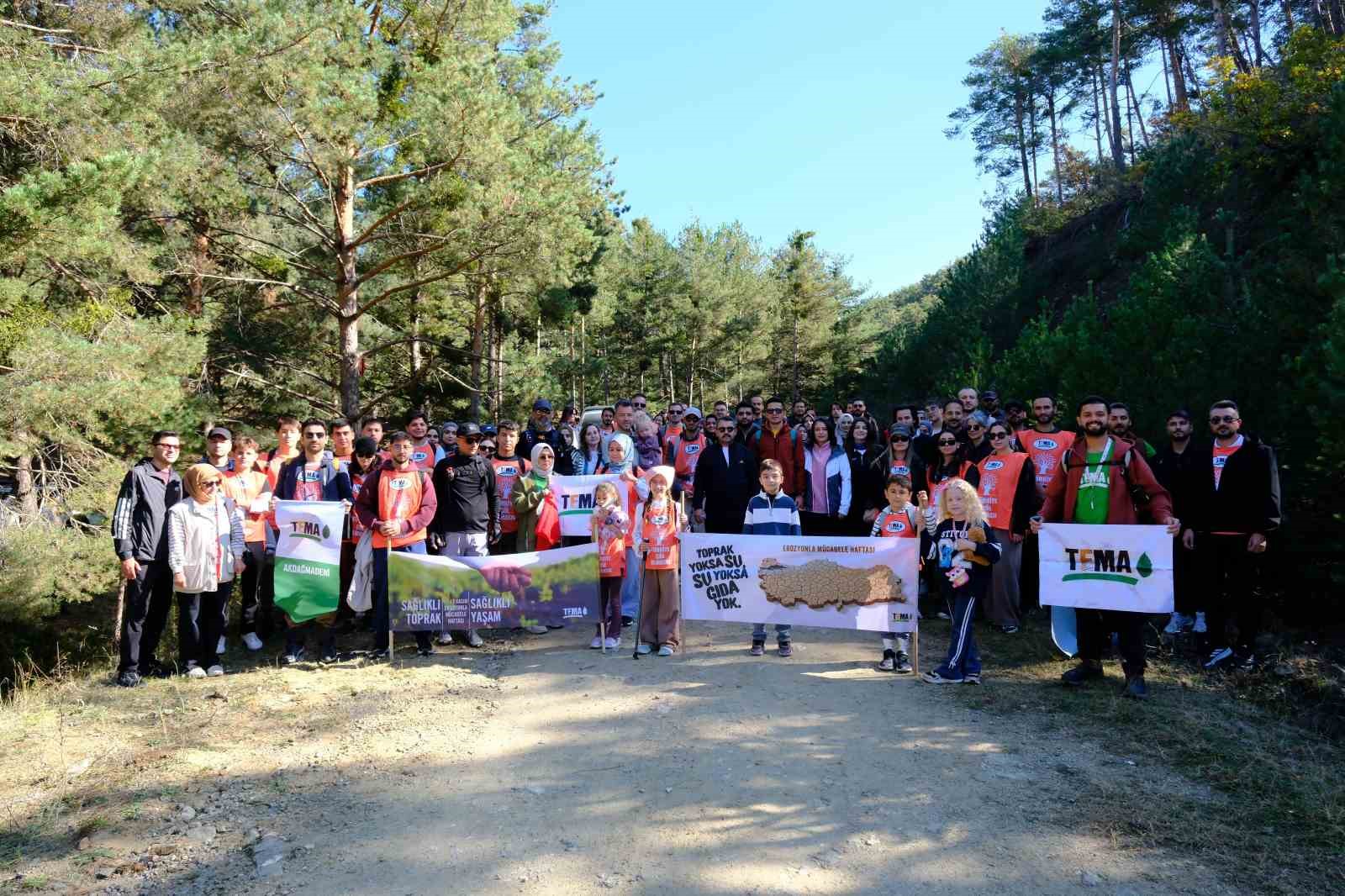 AKDAĞMADENİ’NDE SONBAHAR DOĞA YÜRÜYÜŞÜ GERÇEKLEŞTİRİLDİ