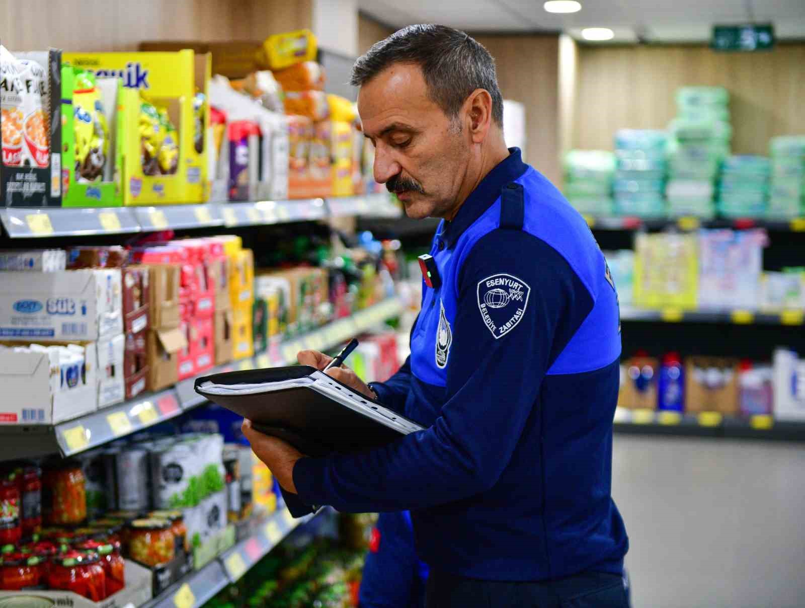 ESENYURT’TA MARKETLERE SIKI DENETİM: ETİKET FİYATLARI, SON KULLANMA TARİHLERİ VE HİJYEN ŞARTLARI KONTROL EDİLDİ