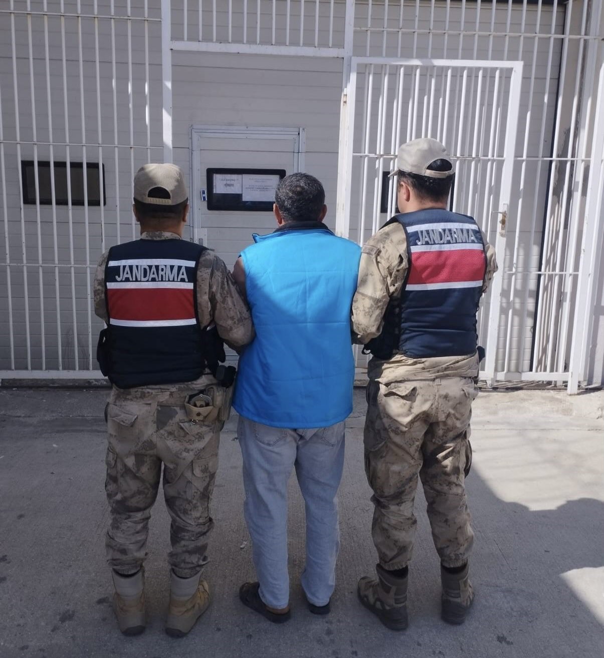 ŞANLIURFA’DA 12 YIL 6 AY HAPİS CEZASI BULUNAN FİRARİ YAKALANDI