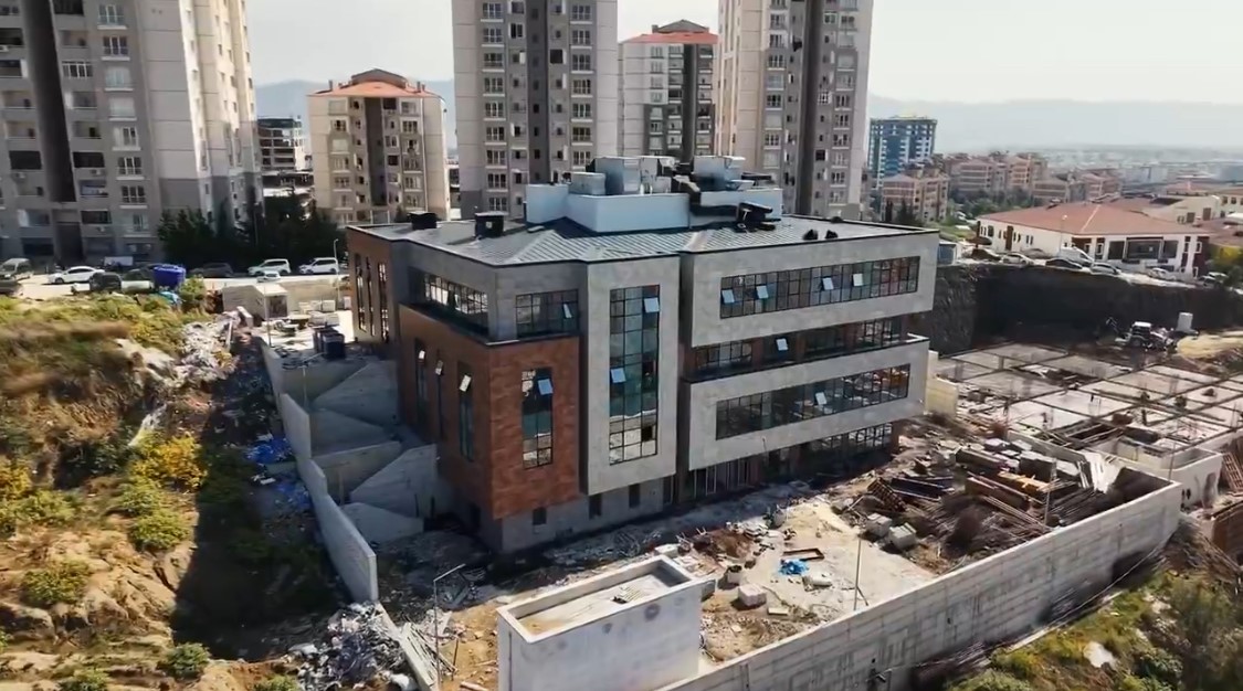 ANTAKYA’DA ÜÇ KAMU HİZMET BİNASININ İNŞAATI SÜRÜYOR