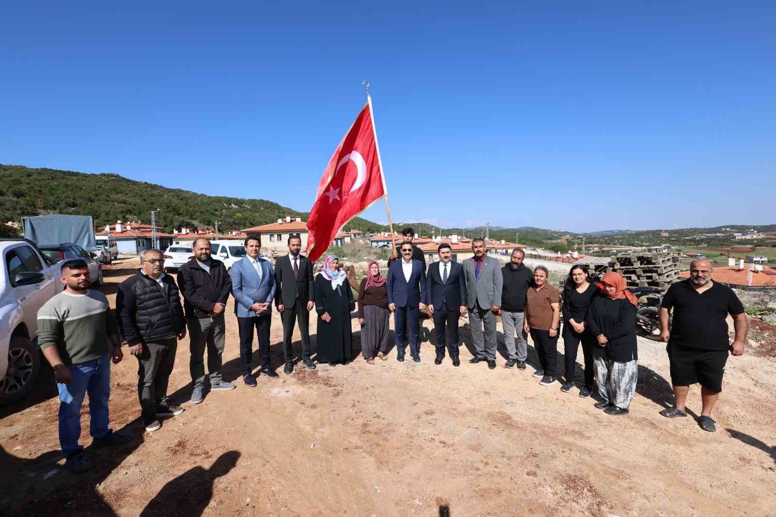 VALİ MASATLI, KIŞLAK MAHALLESİ’NDE AL BAYRAKLA KARŞILANDI