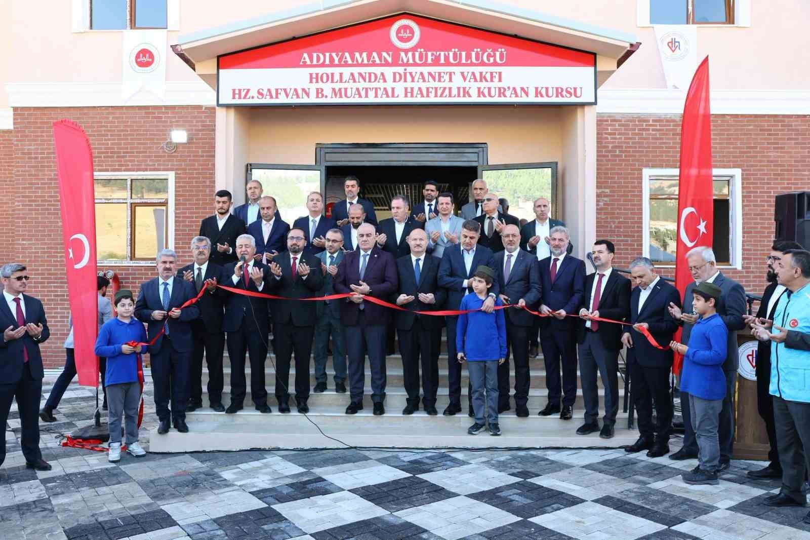 ADIYAMAN’DA CAMİ VE HAFIZLIK KURSU DUALARLA AÇILDI