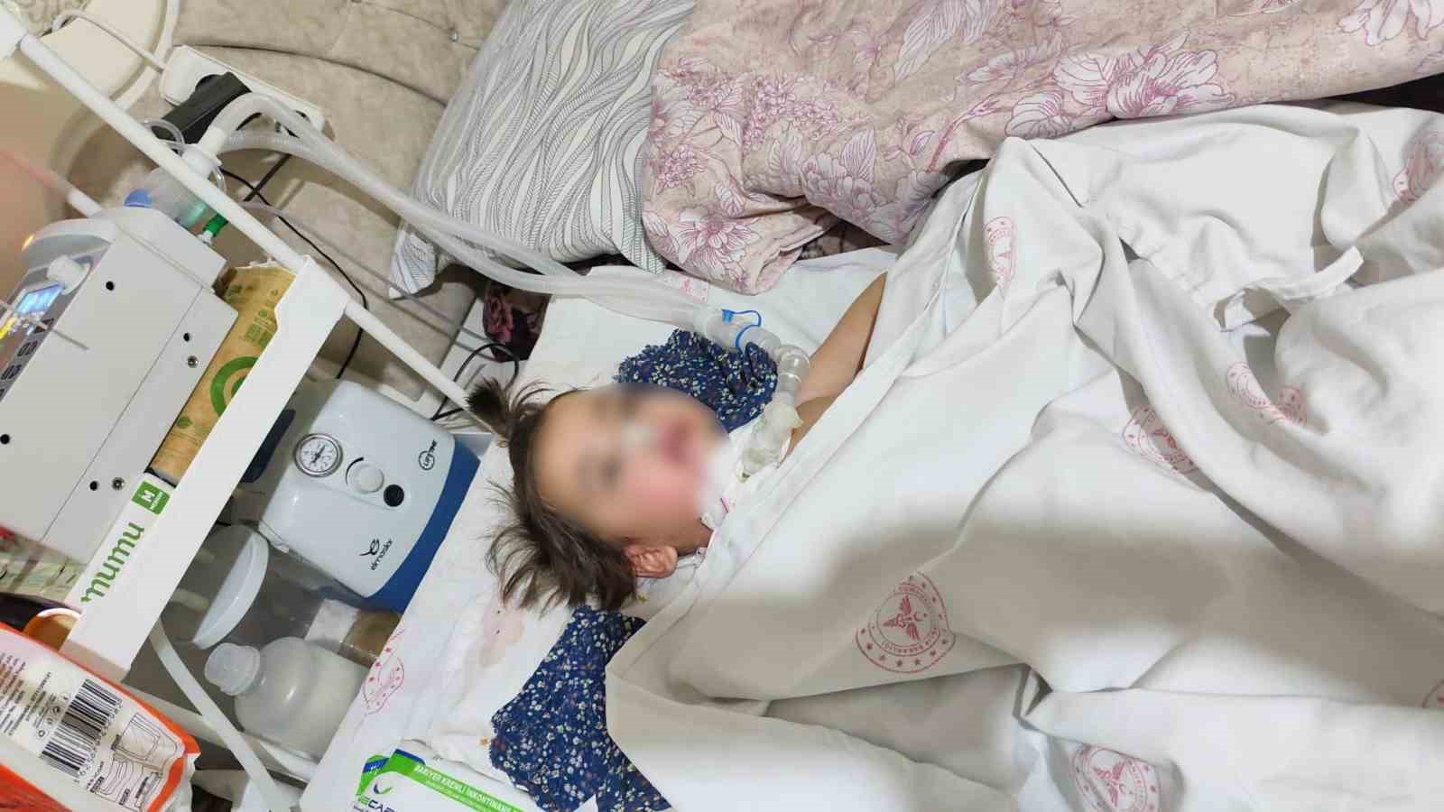 HAKKARİ’DE YATAĞA BAĞIMLI HASTA HELİKOPTER AMBULANSLA VAN’A SEVK EDİLDİ