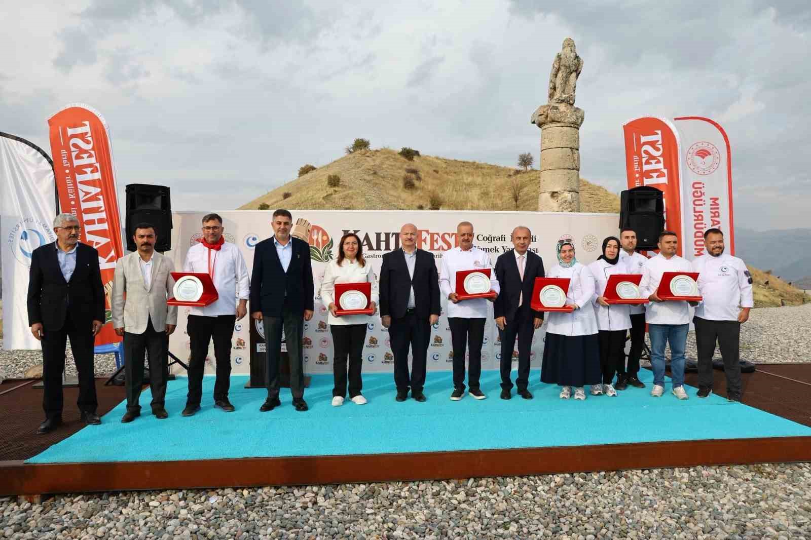 KAHTA’NIN YÖRESEL LEZZETLERİ KAHTAFEST’TE TANITILDI