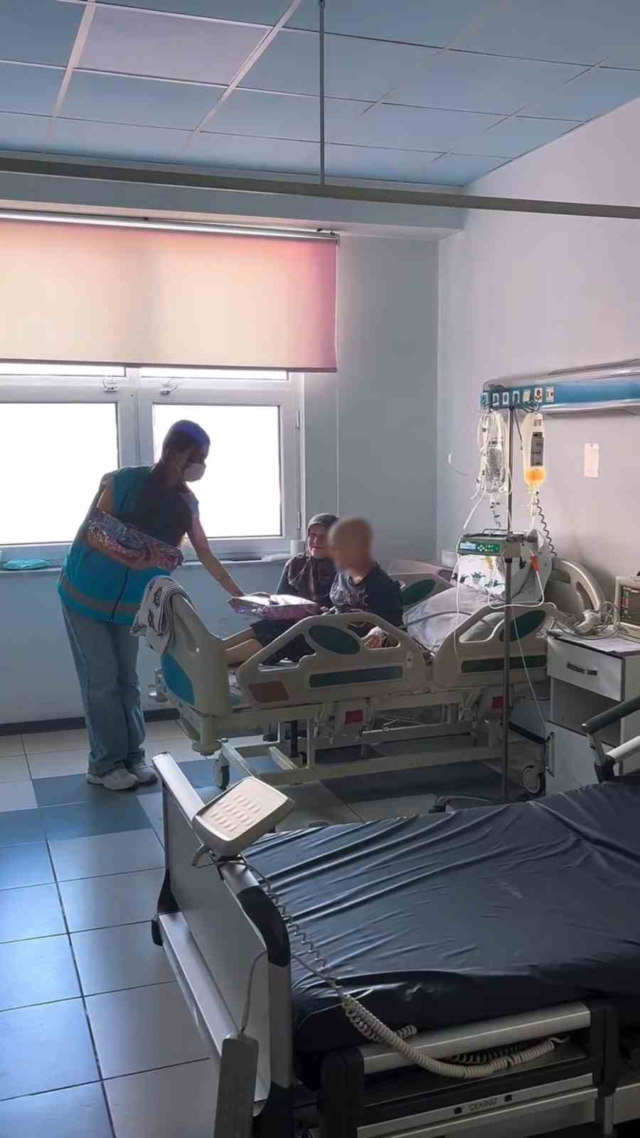 BOLU’DA MİNİK HASTALARIN YÜZÜNÜ GÜLDÜREN ZİYARET
