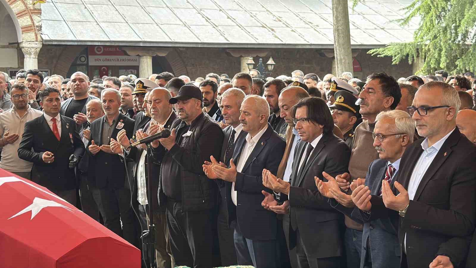 HAYATINI KAYBEDEN UZMAN ÇAVUŞ ASKERİ TÖRENLE SON YOLCULUĞUNA UĞURLANDI