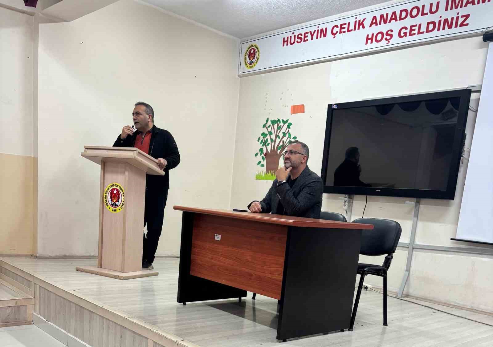 TUŞBA HÜSEYİN ÇELİK KIZ ANADOLU İMAM HATİP LİSESİNDE VELİ TOPLANTISI YAPILDI