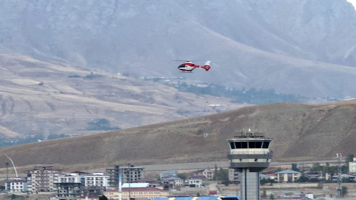 METABOLİK HASTALIĞI OLAN ÇOCUK AMBULANS HELİKOPTER İLE VAN’A GETİRİLDİ