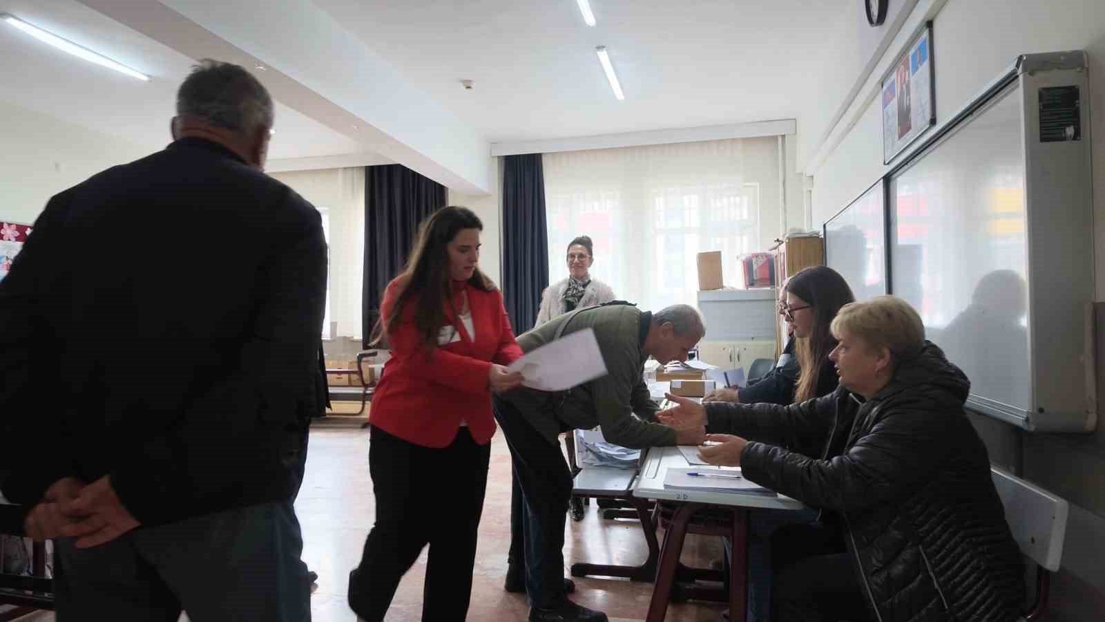 BULGARİSTAN’DAKİ CUMHURBAŞKANLIĞI SEÇİMİ İÇİN İSTANBUL’DA SANDIKLAR KURULDU