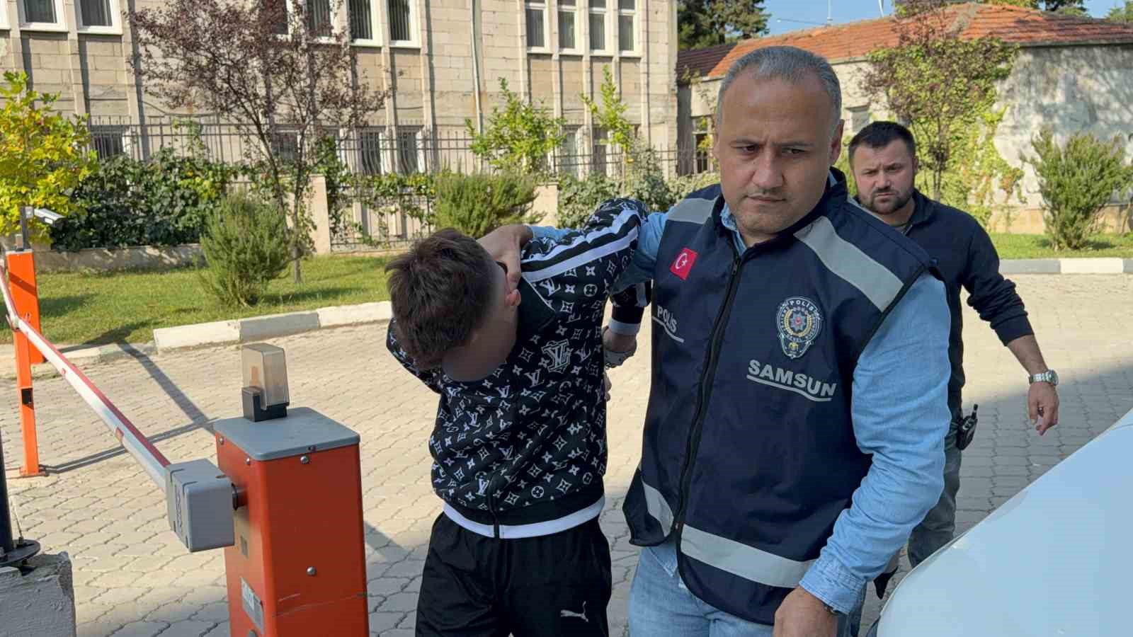 KIZ MESELESİ YÜZÜNDEN 2 KİŞİYİ BIÇAKLADI