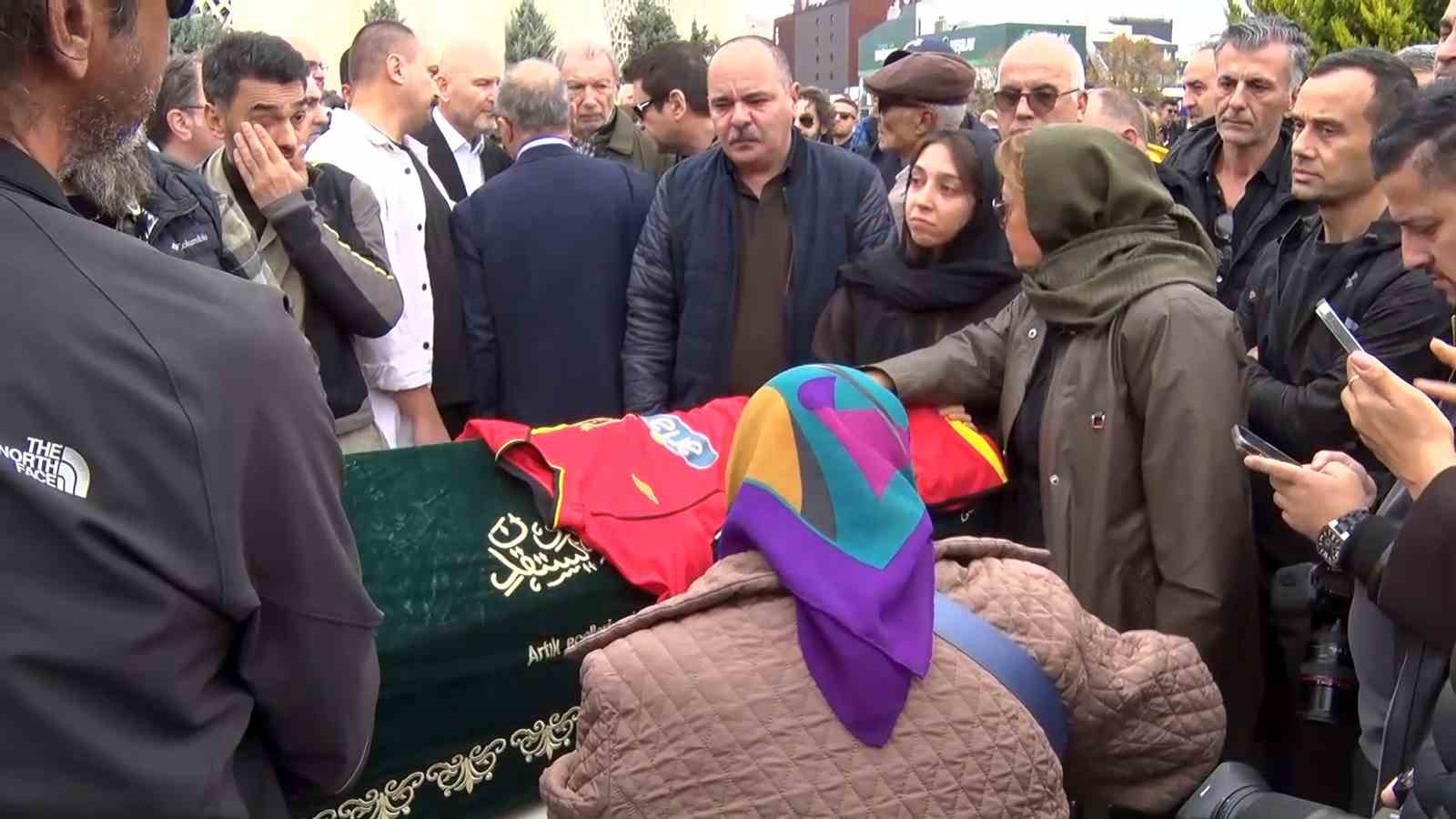 TÜRK POP-ROCK MÜZİĞİNİN ACI KAYBI: SANATÇI NEV SON YOLCULUĞUNA UĞURLANDI