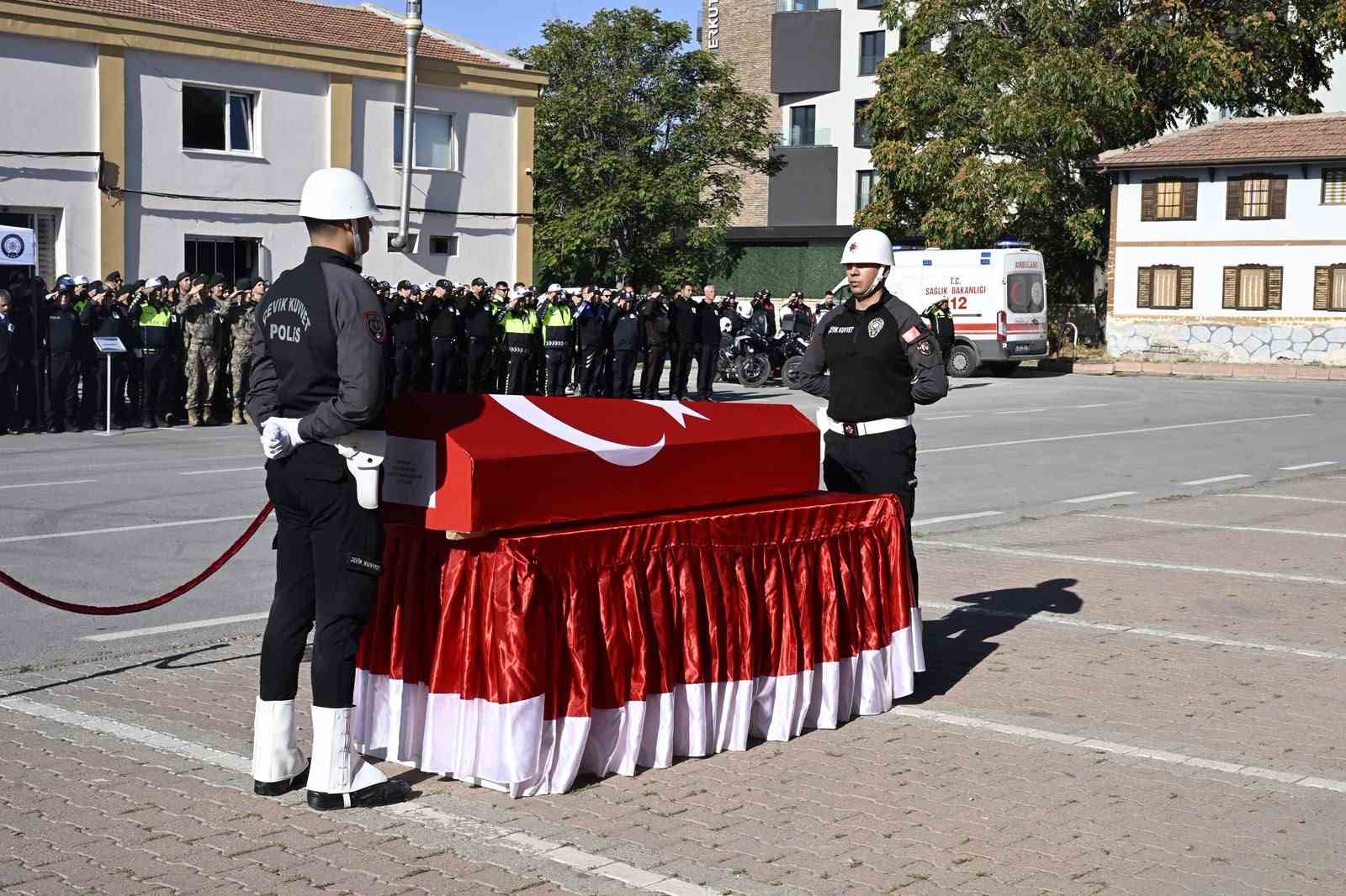 GEÇİRDİĞİ KAZA SONUCU HAYATINI KAYBEDEN POLİS MEMURUNA SON GÖREV